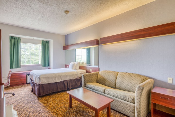 Room 17 of 40
