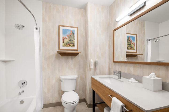 Hampton Inn & Suites Ontario