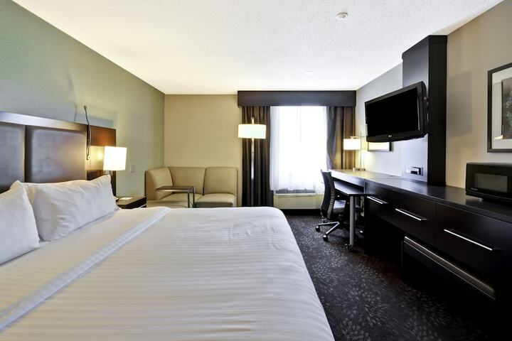 Holiday Inn Express Romulus / Detroit Airport by IHG