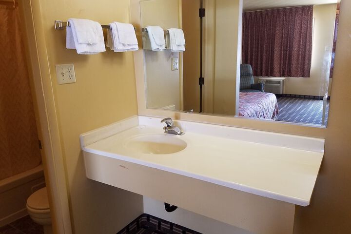 Room 9 of 25