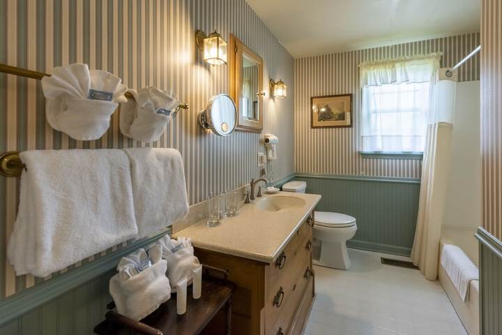 White Springs Manor a Belhurst Property