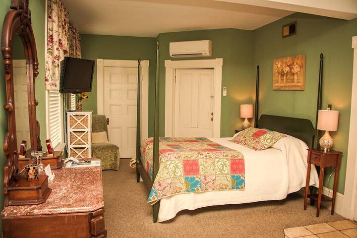 Vandiver Inn