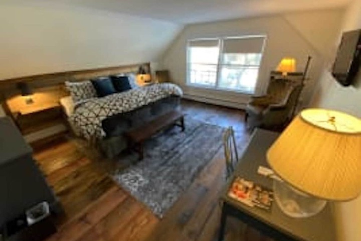 Room 52 of 63