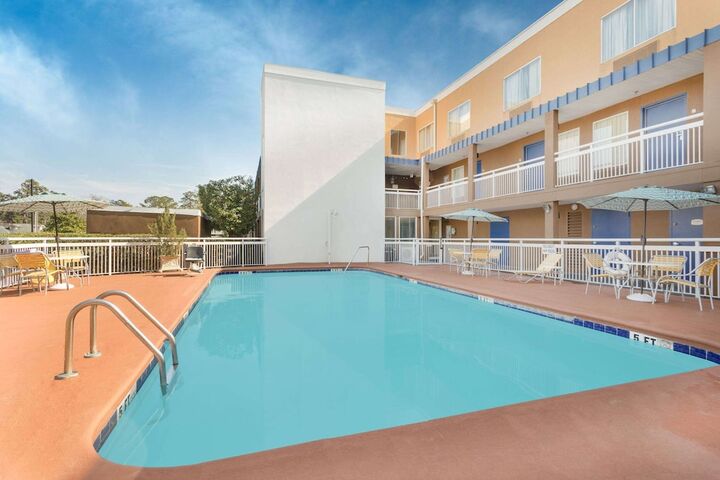 Pool 4 of 24