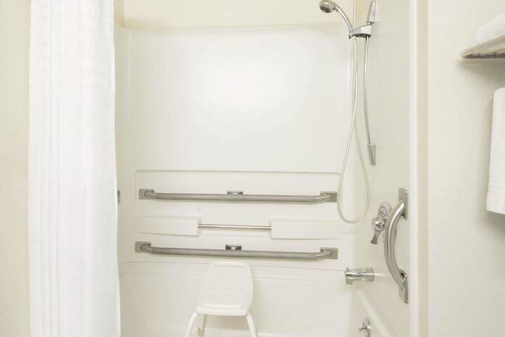 Room 13 of 26