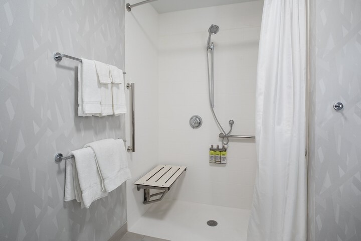 Room 14 of 28