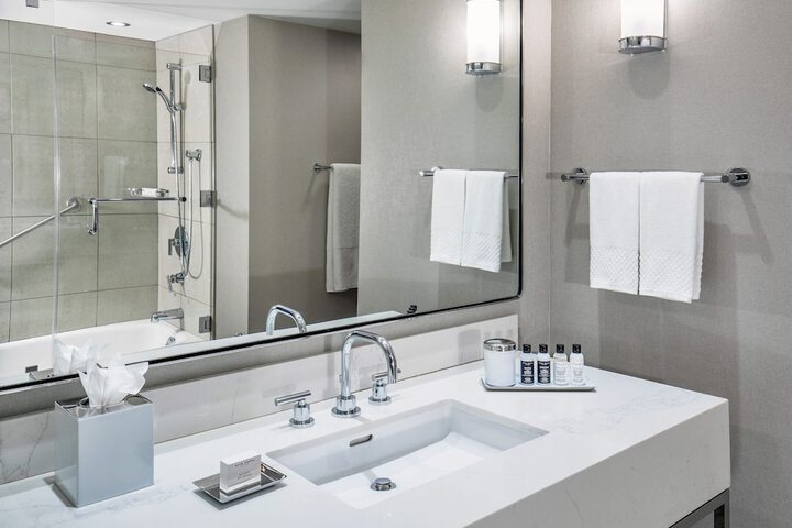 The Marquette Hotel Curio Collection by Hilton