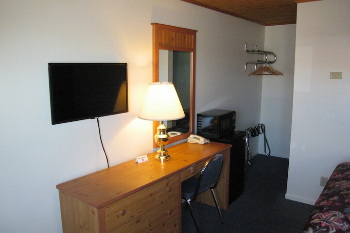 Room 16 of 38