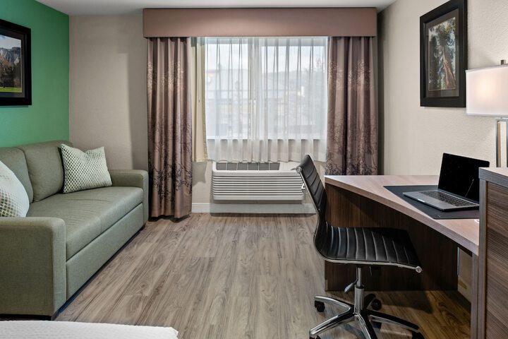 Yosemite Southgate Hotel & Suites