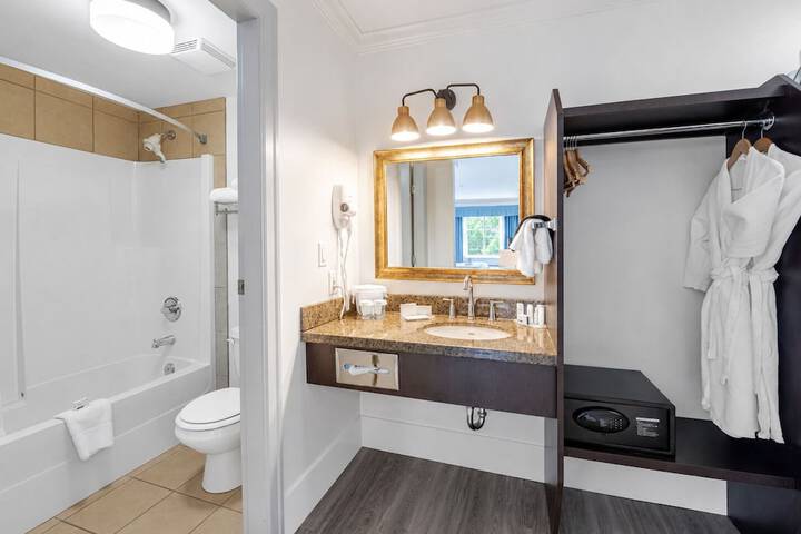 Ramada by Wyndham Surrey / Langley