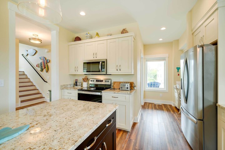 Corolla Vacation Rental w / Pool Walk to Beach!