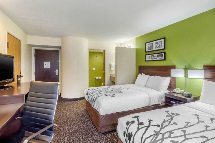 Room 12 of 27