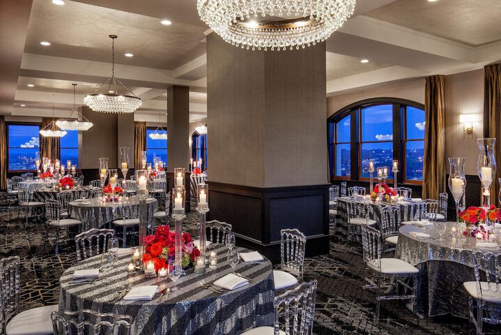DoubleTree by Hilton Youngstown Downtown