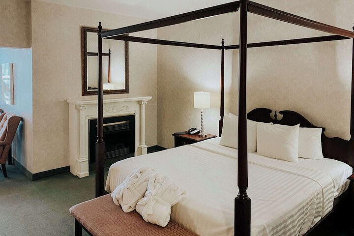 Room 27 of 50