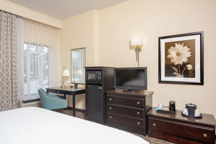 Hampton Inn & Suites Cleveland-Airport / Middleburg Heights