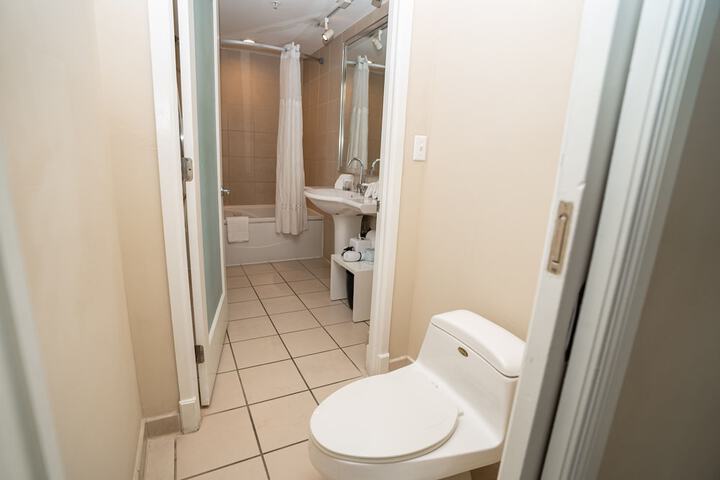Room 21 of 108