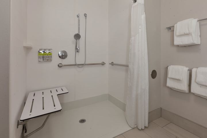 Holiday Inn Express & Suites Eau Claire West I-94 by IHG