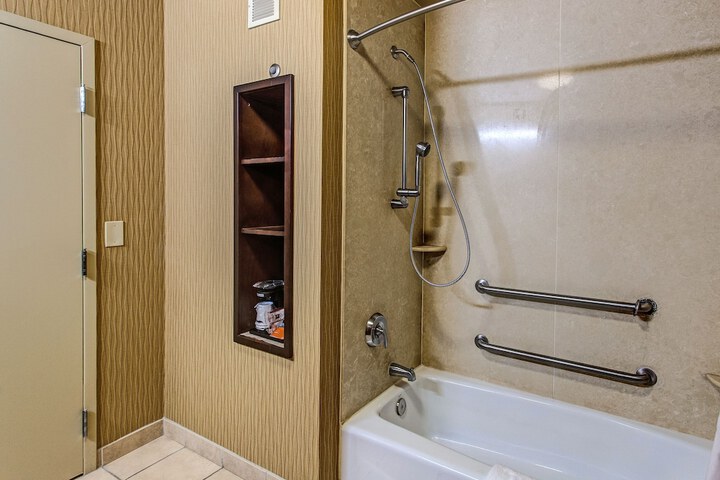 Room 42 of 69