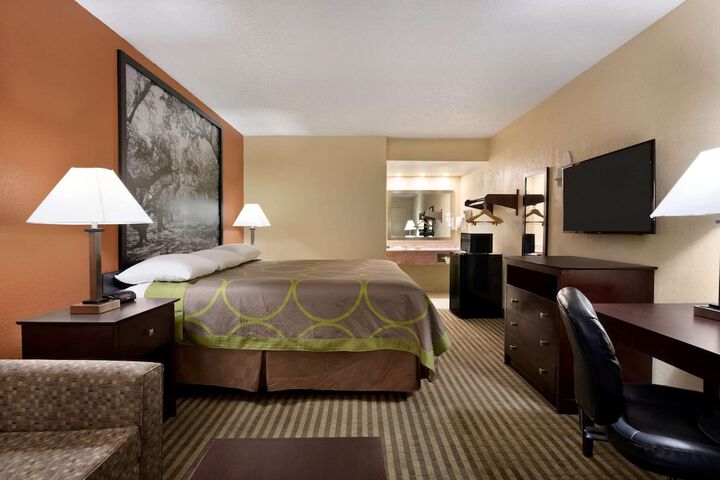 Room 4 of 14