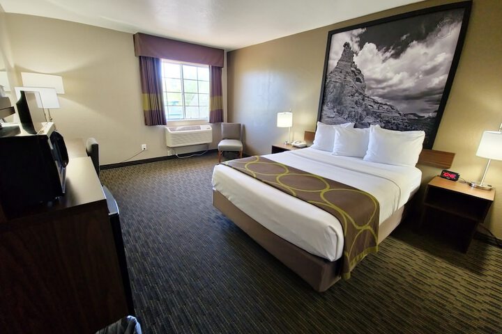 Room 33 of 65