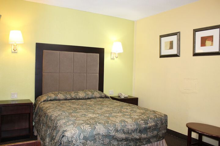 Room 10 of 11