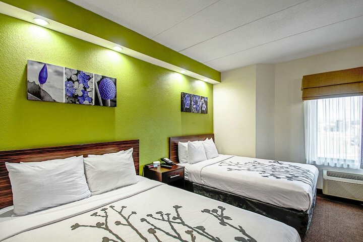Room 32 of 46