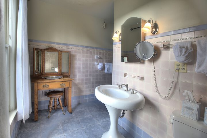 White Springs Manor a Belhurst Property