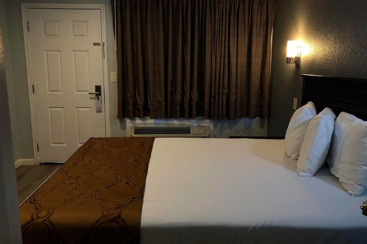 Room 3 of 22