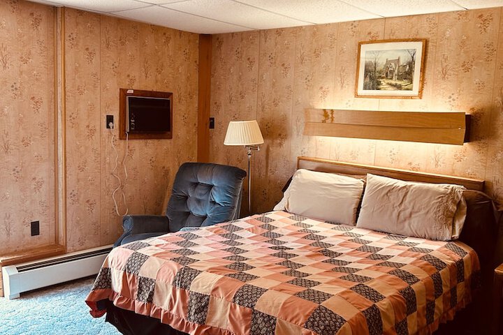 Room 12 of 19