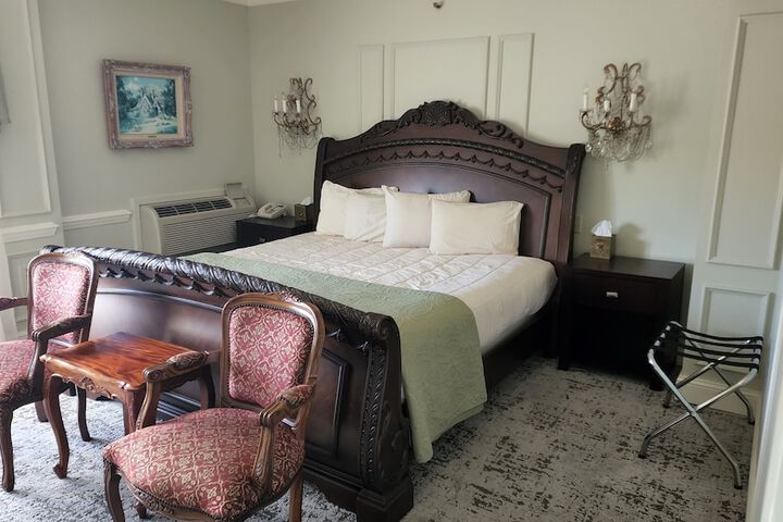 Lowell Inn
