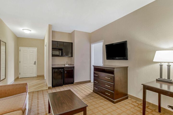 La Quinta Inn & Suites by Wyndham Mobile Satsuma / Saraland