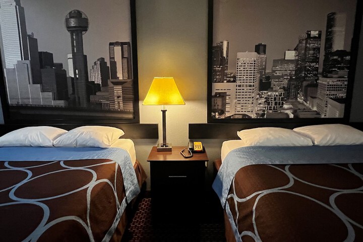 Super 8 by Wyndham Center