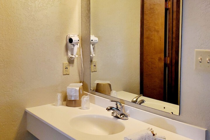 Days Inn and Suites by Wyndham Downtown Missoula-University