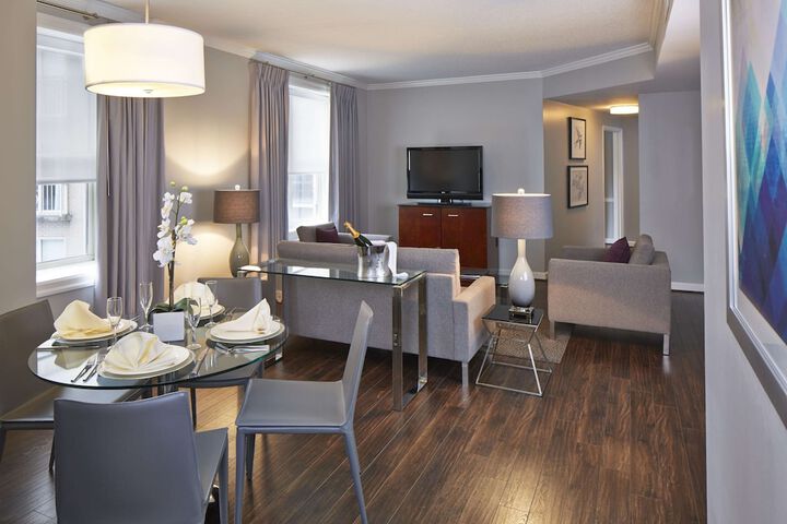 Room 42 of 107