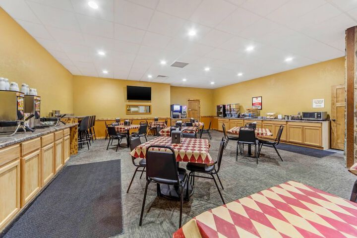 Econo Lodge Inn & Suites Brookings