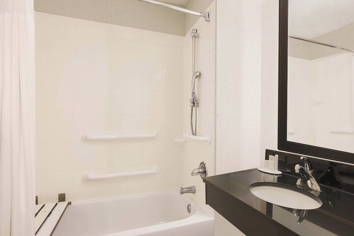 Fairfield Inn & Suites by Marriott Tampa Fairgrounds / Casino