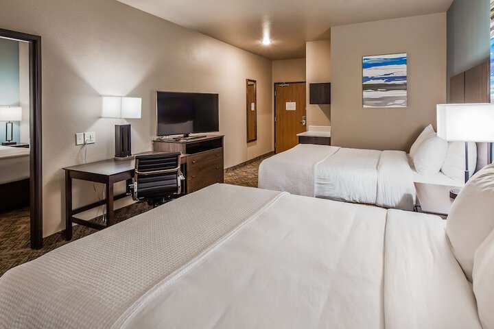 Best Western Golden Spike Inn & Suites
