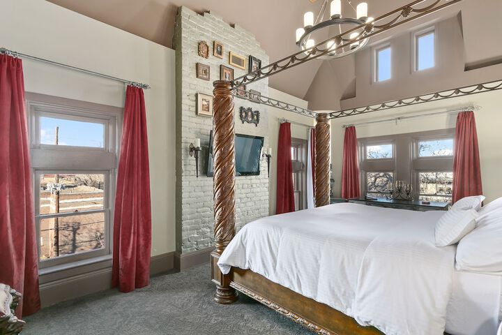 Room 46 of 102