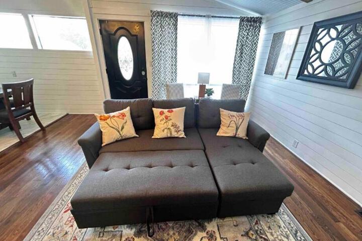 8th Street Haven - 3 bedroom House in DT Hamilton