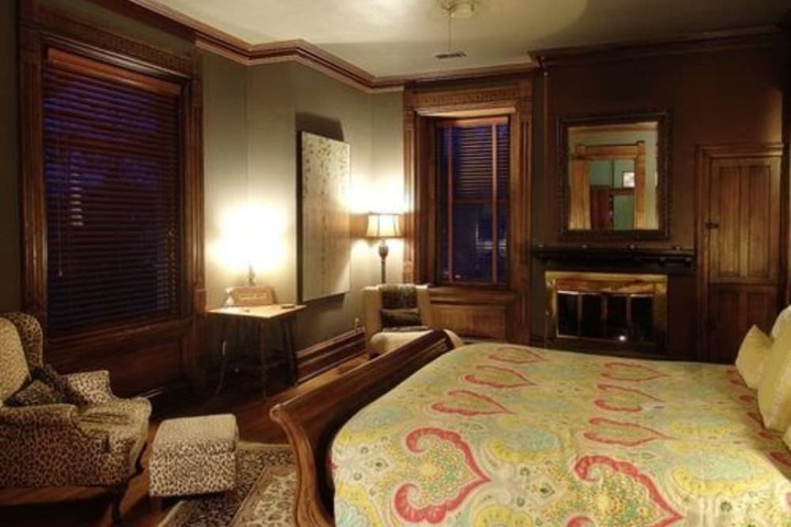 Room 10 of 43