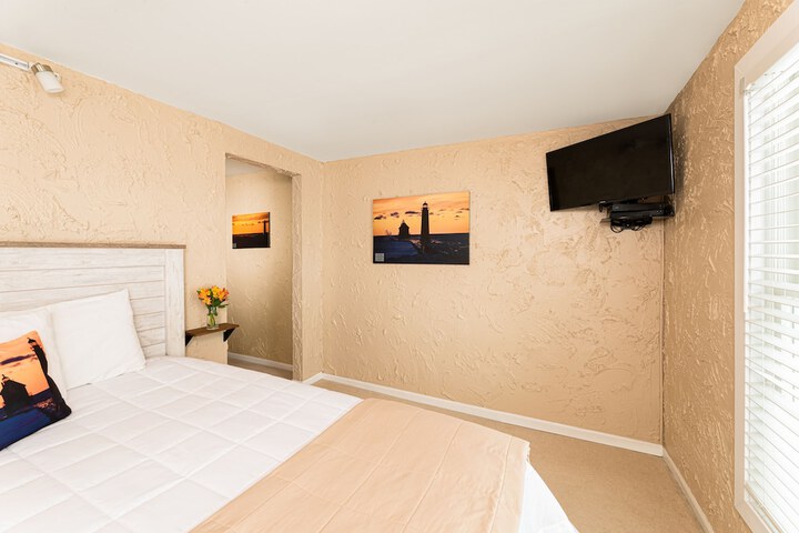 Room 28 of 69