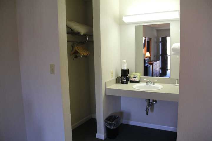 Room 17 of 99