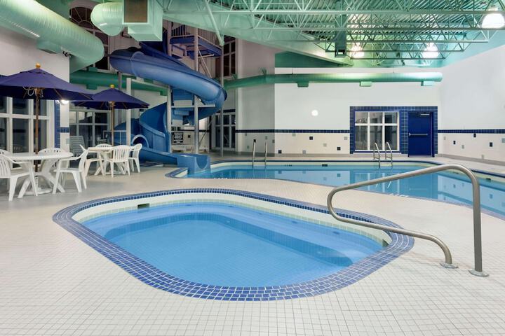 Ramada by Wyndham Weyburn
