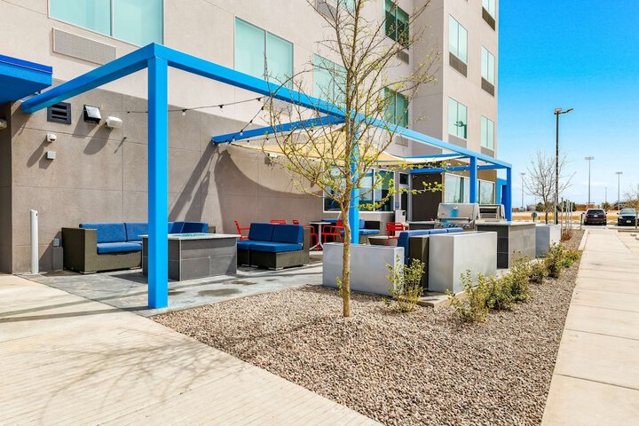 Tru by Hilton Midland