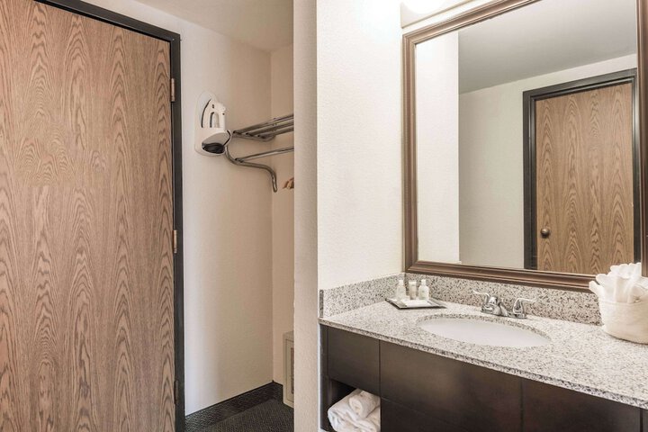 Room 14 of 37