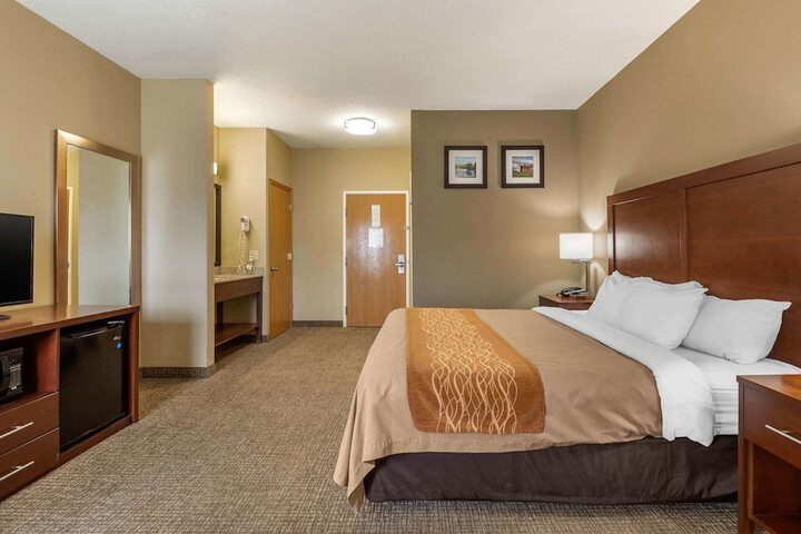 Room 27 of 38