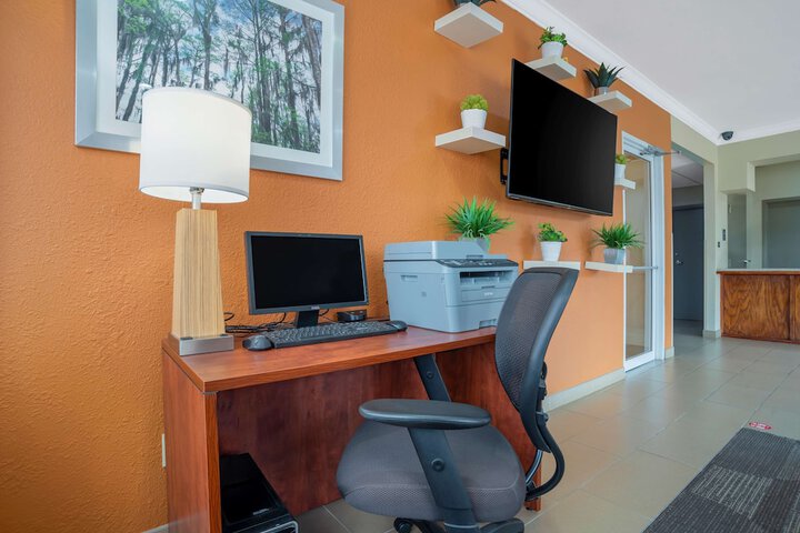 Business Center 25 of 25