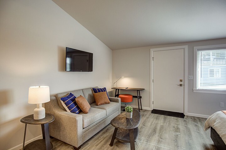 Room 10 of 19