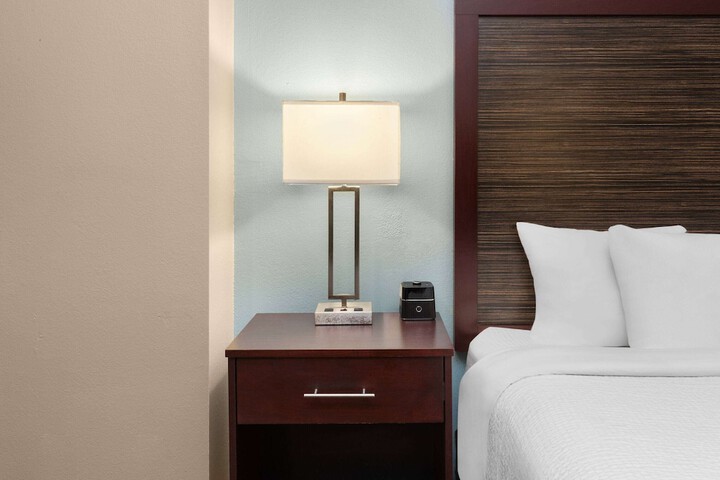 Room 25 of 40