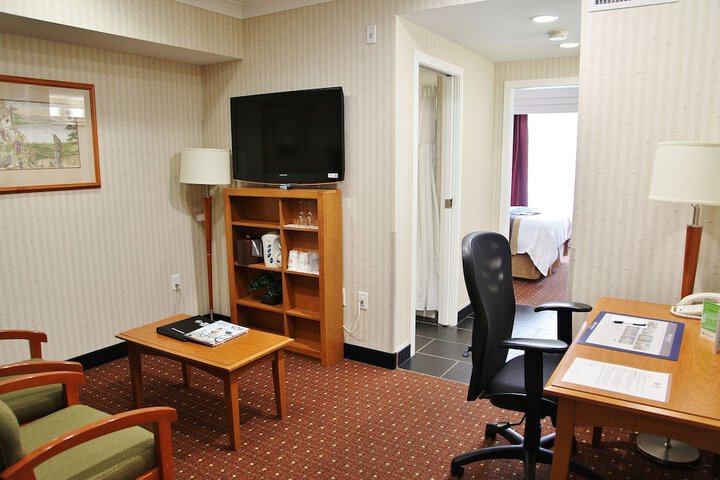 Best Western Plus Kelowna Hotel & Suites